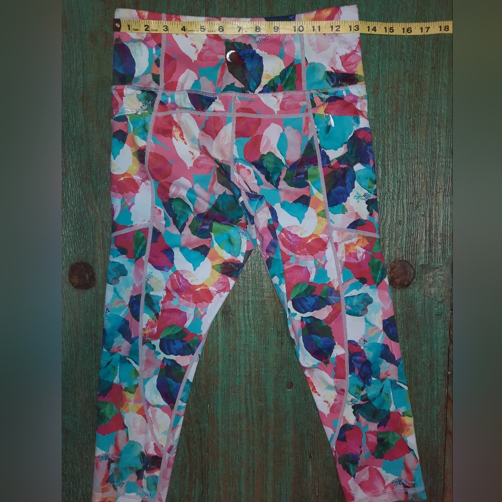 Zyia Active Pink Blue Green Leaf Design Capri Leggings size 6 8, size small EUC - Picture 8 of 9